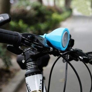 Беспроводная Bluetooth колонка с креплением на рюкзак и руль велосипеда